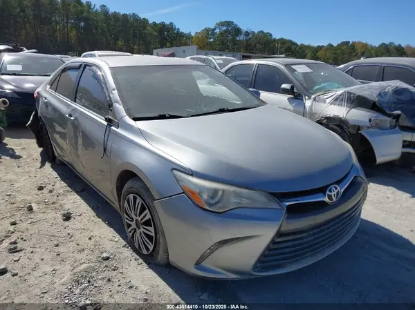4T1BF1FK1HU383274 2017 TOYOTA CAMRY - Image 1