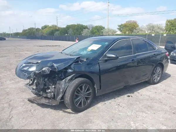 4T1BF1FK1HU383470 2017 TOYOTA CAMRY - Image 2