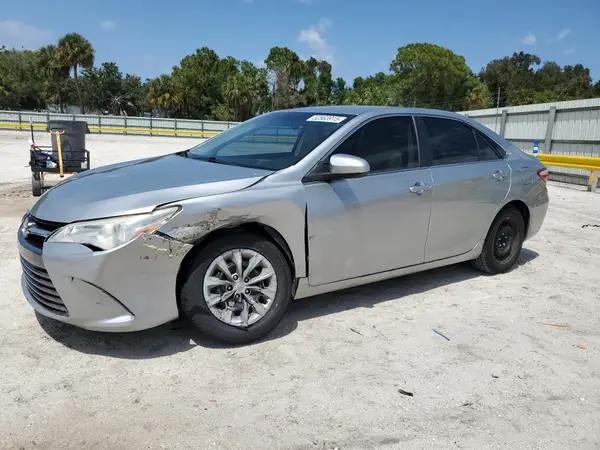 4T1BF1FK1HU385459 2017 TOYOTA CAMRY - Image 1