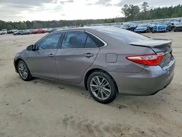 4T1BF1FK1HU388362 2017 TOYOTA CAMRY - Image 2