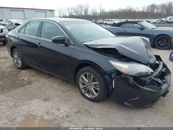 4T1BF1FK1HU392136 2017 TOYOTA CAMRY - Image 1