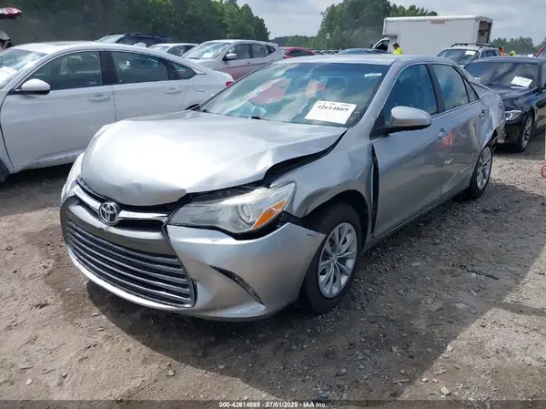 4T1BF1FK1HU392637 2017 TOYOTA CAMRY - Image 2