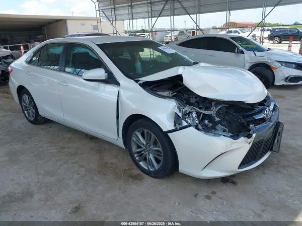4T1BF1FK1HU393352 2017 TOYOTA CAMRY - Image 1