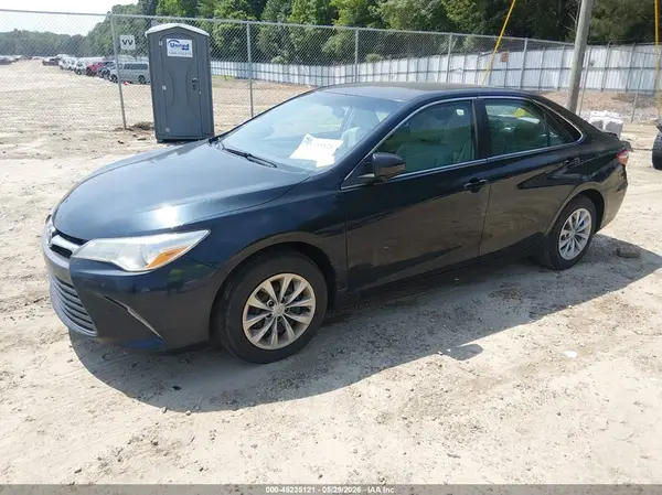 4T1BF1FK1HU394033 2017 TOYOTA CAMRY - Image 2
