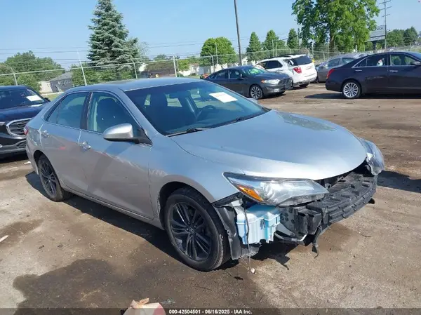 4T1BF1FK1HU395022 2017 TOYOTA CAMRY - Image 1