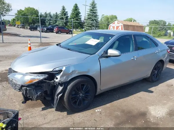 4T1BF1FK1HU395022 2017 TOYOTA CAMRY - Image 2