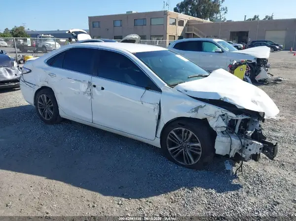 4T1BF1FK1HU395666 2017 TOYOTA CAMRY - Image 1