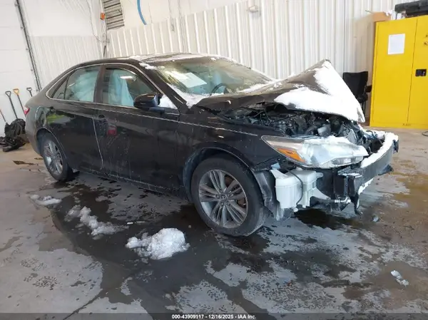 4T1BF1FK1HU396364 2017 TOYOTA CAMRY - Image 1