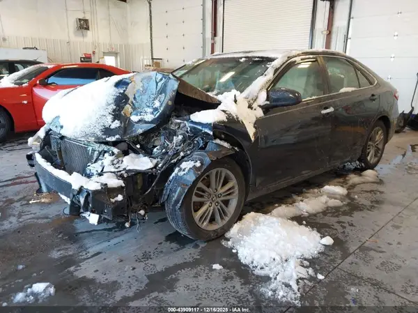 4T1BF1FK1HU396364 2017 TOYOTA CAMRY - Image 2