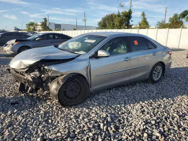 4T1BF1FK1HU398034 2017 TOYOTA CAMRY - Image 1