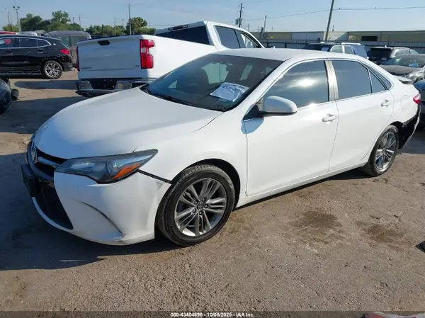 4T1BF1FK1HU399006 2017 TOYOTA CAMRY - Image 2