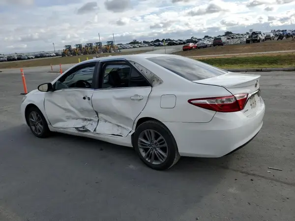 4T1BF1FK1HU400817 2017 TOYOTA CAMRY - Image 2