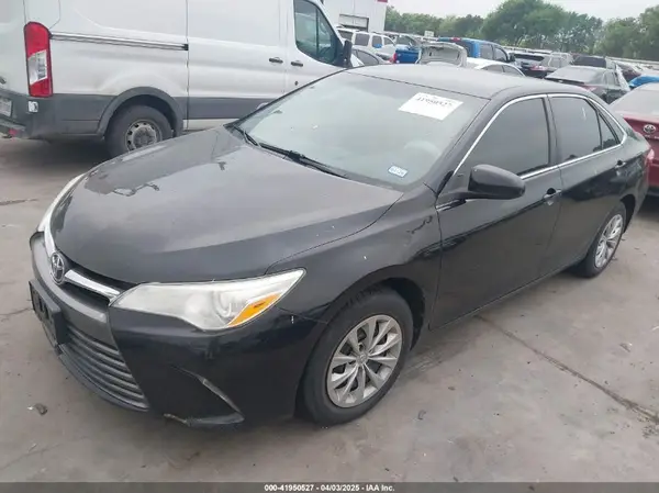 4T1BF1FK1HU403815 2017 TOYOTA CAMRY - Image 2