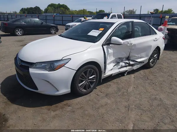 4T1BF1FK1HU410067 2017 TOYOTA CAMRY - Image 2