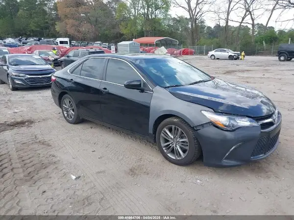 4T1BF1FK1HU412367 2017 TOYOTA CAMRY - Image 1