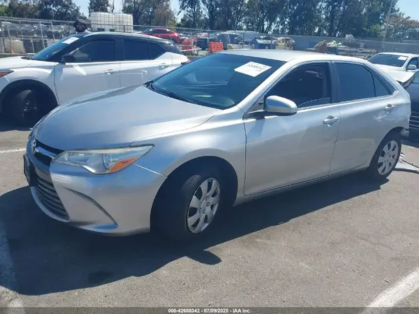 4T1BF1FK1HU414121 2017 TOYOTA CAMRY - Image 2
