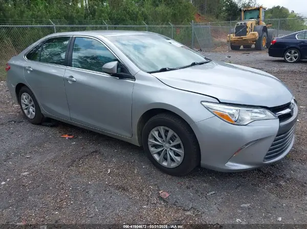 4T1BF1FK1HU415849 2017 TOYOTA CAMRY - Image 1