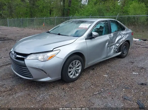 4T1BF1FK1HU415849 2017 TOYOTA CAMRY - Image 2