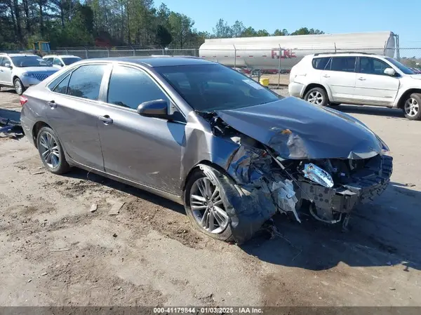 4T1BF1FK1HU416953 2017 TOYOTA CAMRY - Image 1