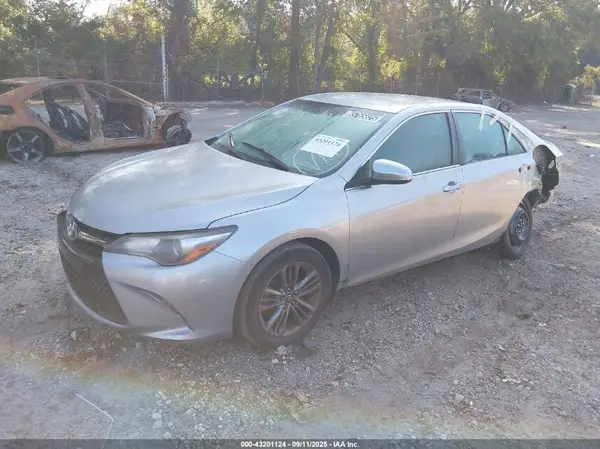 4T1BF1FK1HU418203 2017 TOYOTA CAMRY - Image 2