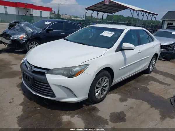 4T1BF1FK1HU420789 2017 TOYOTA CAMRY - Image 2