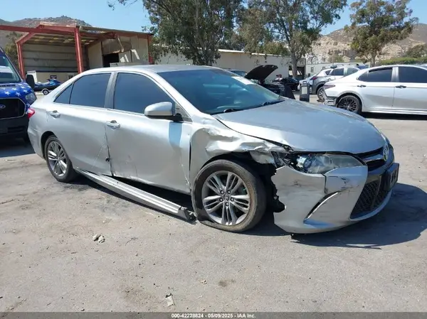 4T1BF1FK1HU420808 2017 TOYOTA CAMRY - Image 1