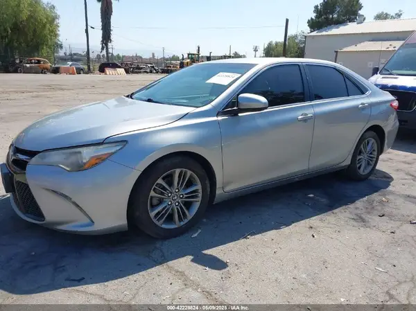 4T1BF1FK1HU420808 2017 TOYOTA CAMRY - Image 2