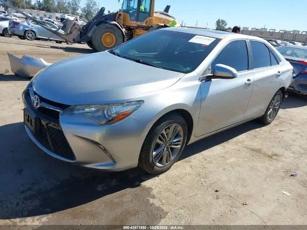 4T1BF1FK1HU423885 2017 TOYOTA CAMRY - Image 2