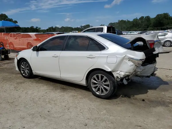 4T1BF1FK1HU425815 2017 TOYOTA CAMRY - Image 2