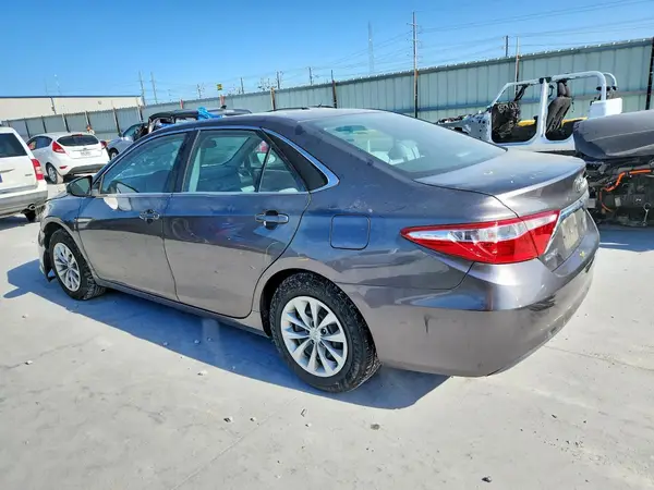 4T1BF1FK1HU434966 2017 TOYOTA CAMRY - Image 2