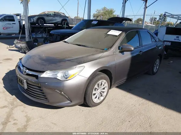 4T1BF1FK1HU435311 2017 TOYOTA CAMRY - Image 2