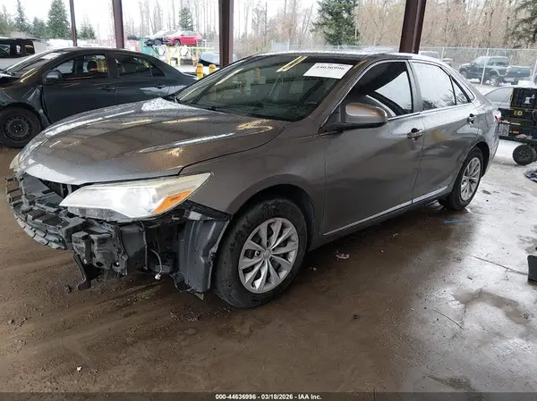 4T1BF1FK1HU441027 2017 TOYOTA CAMRY - Image 2