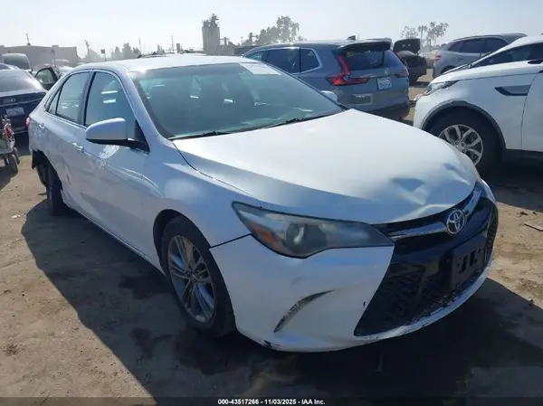 4T1BF1FK1HU450455 2017 TOYOTA CAMRY - Image 1