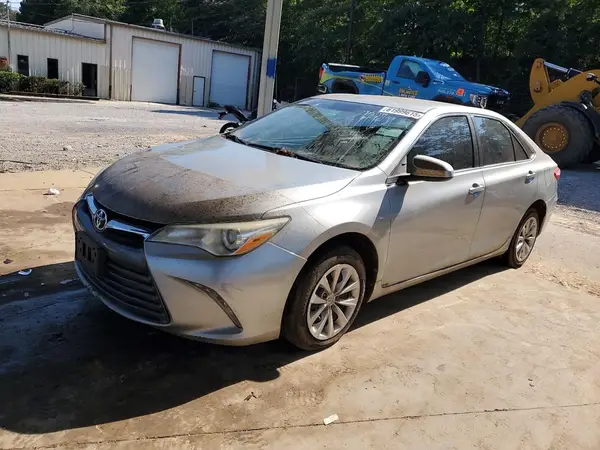 4T1BF1FK1HU615565 2017 TOYOTA CAMRY - Image 1