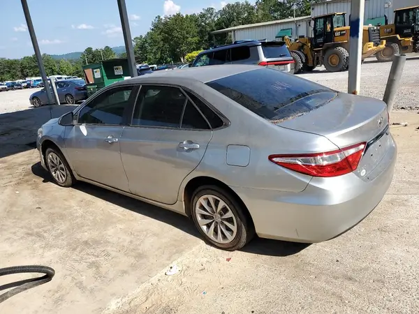 4T1BF1FK1HU615565 2017 TOYOTA CAMRY - Image 2