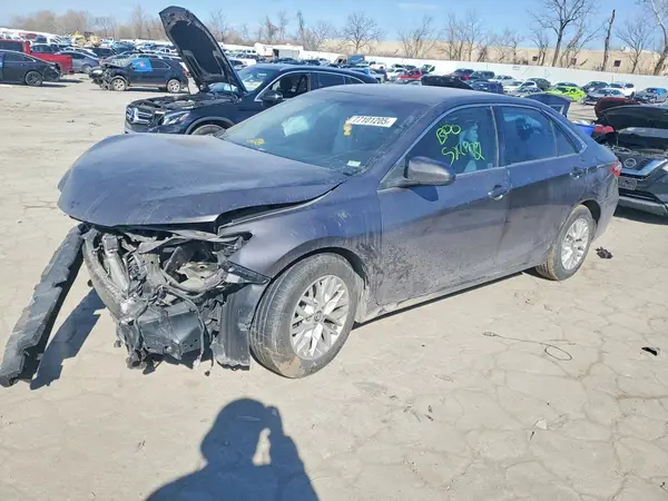 4T1BF1FK1HU615887 2017 TOYOTA CAMRY - Image 1