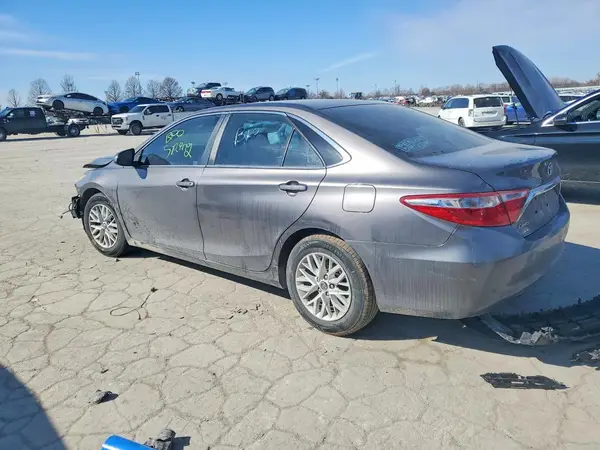 4T1BF1FK1HU615887 2017 TOYOTA CAMRY - Image 2