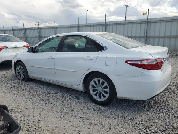 4T1BF1FK1HU618269 2017 TOYOTA CAMRY - Image 2