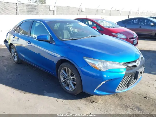 4T1BF1FK1HU619051 2017 TOYOTA CAMRY - Image 1