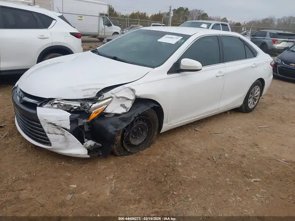 4T1BF1FK1HU620104 2017 TOYOTA CAMRY - Image 2