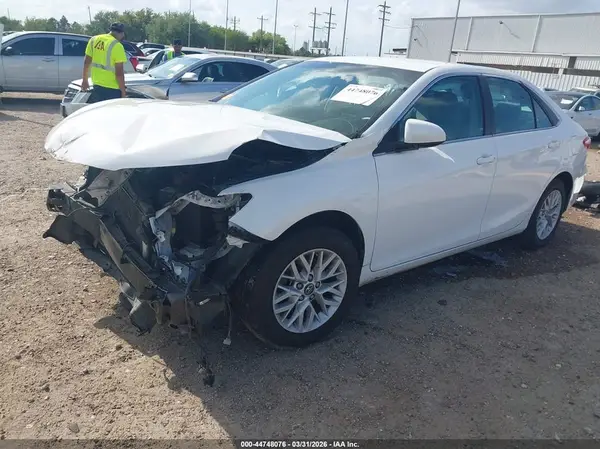 4T1BF1FK1HU620300 2017 TOYOTA CAMRY - Image 2