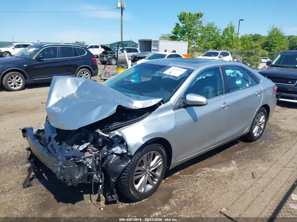 4T1BF1FK1HU622810 2017 TOYOTA CAMRY - Image 2