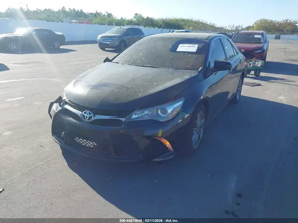 4T1BF1FK1HU622869 2017 TOYOTA CAMRY - Image 2