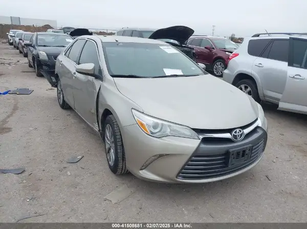 4T1BF1FK1HU623164 2017 TOYOTA CAMRY - Image 1