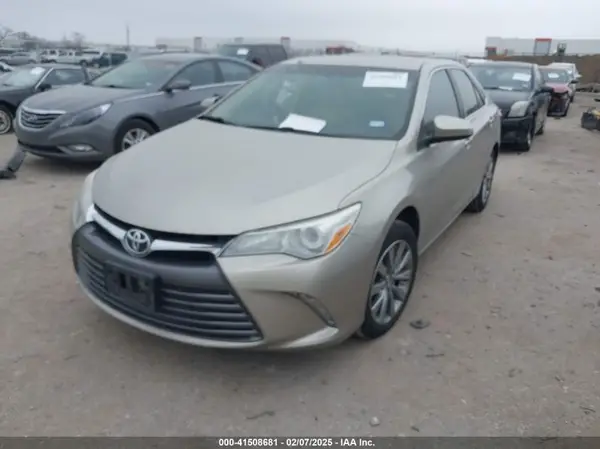 4T1BF1FK1HU623164 2017 TOYOTA CAMRY - Image 2