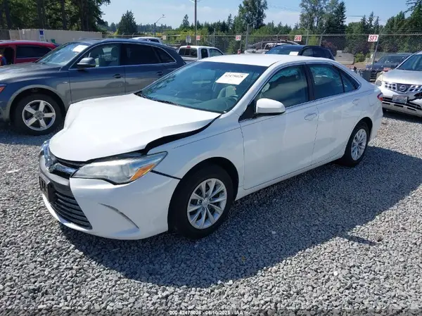4T1BF1FK1HU627327 2017 TOYOTA CAMRY - Image 2