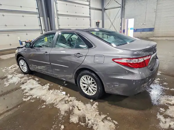 4T1BF1FK1HU627943 2017 TOYOTA CAMRY - Image 2