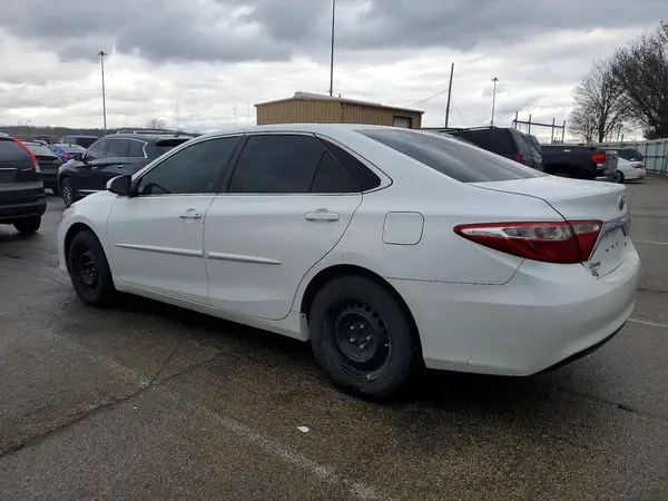 4T1BF1FK1HU628803 2017 TOYOTA CAMRY - Image 2