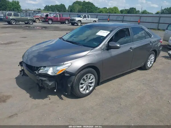 4T1BF1FK1HU629501 2017 TOYOTA CAMRY - Image 2