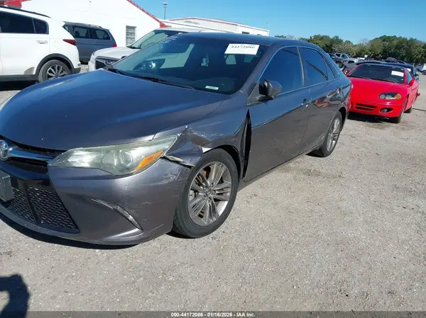 4T1BF1FK1HU632365 2017 TOYOTA CAMRY - Image 2